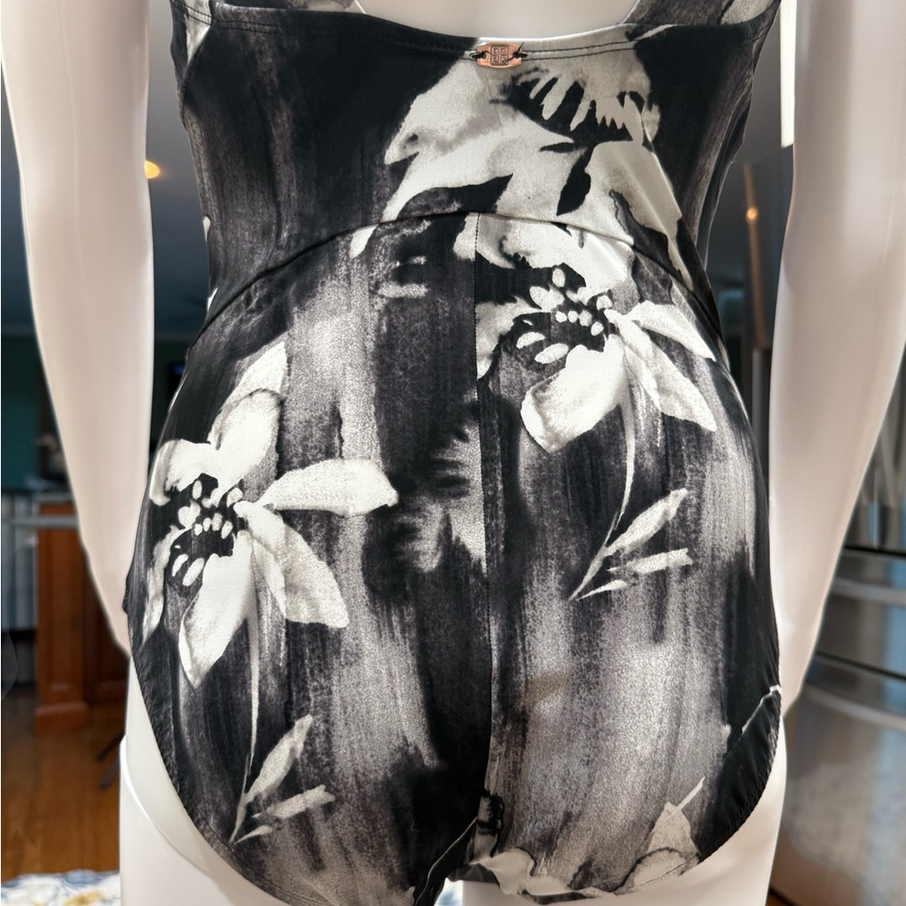 NWT $188 Amoressa by Miracle Suit Centai One-Piece Swimsuit Mesh and Studs 6 - Picture 5 of 15
